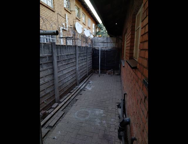 2 BEDROOM APARTMENT FOR SALE IN RUSTENBURG CENTRAL